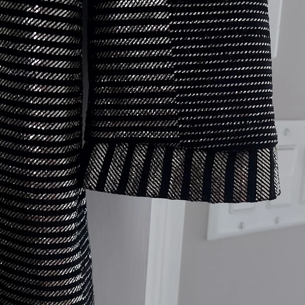 Black and Silver Top Or Tunic. - Picture 5 of 6